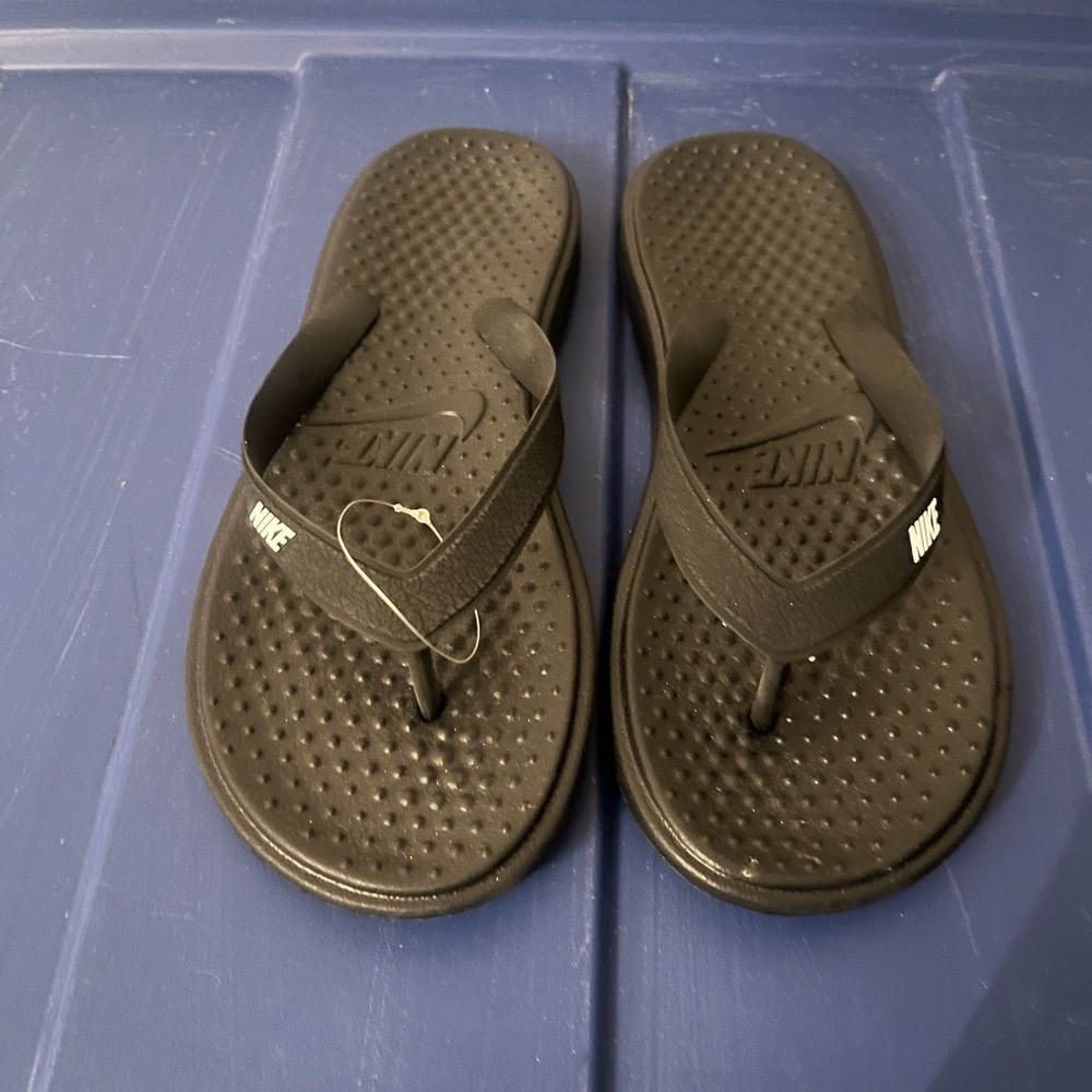 Nike - Black - Size 3 kids sandals